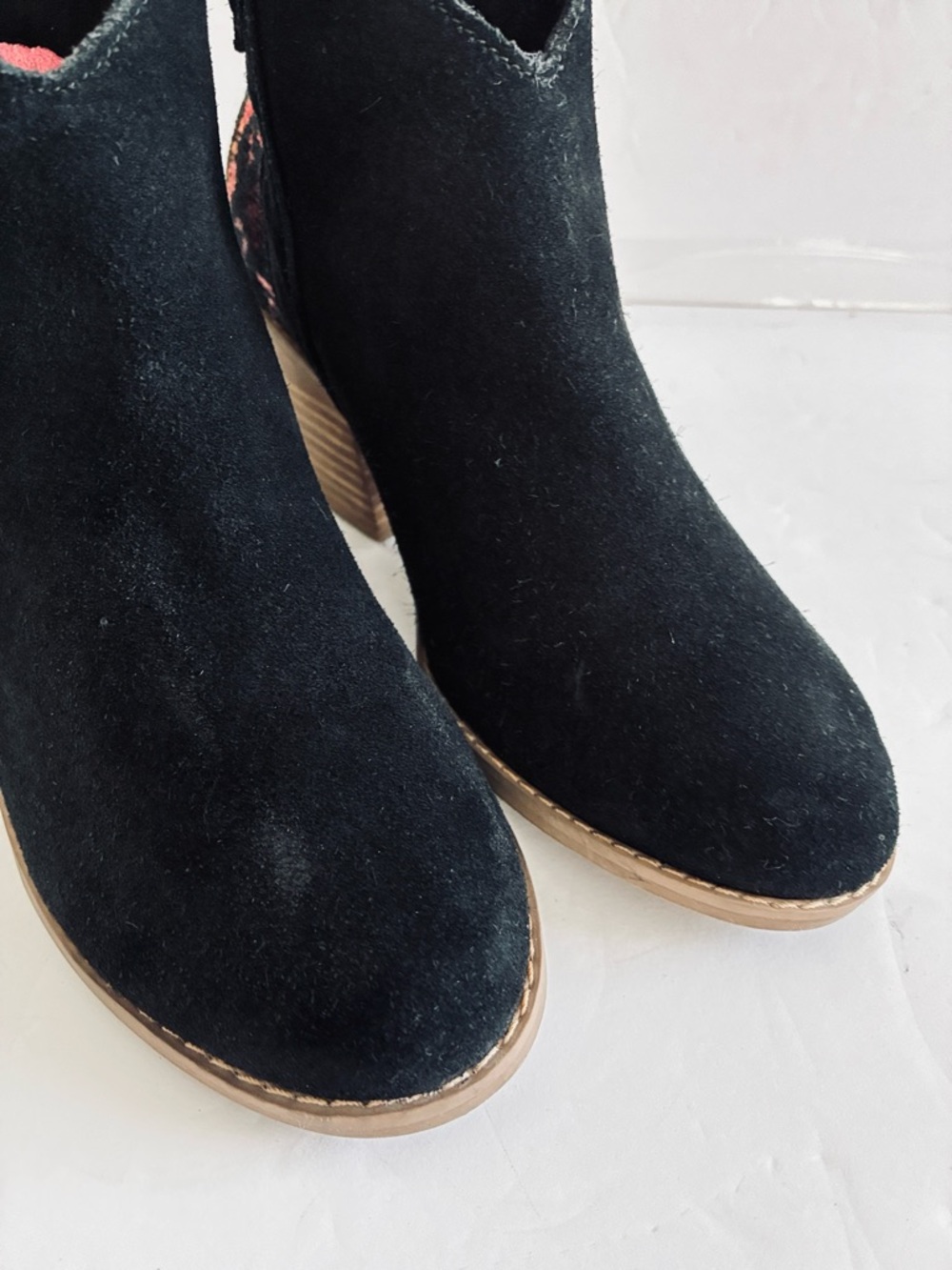 TOMS Constance Pull On Western Patterned Booties Black Suede Ankle Heel Size 6.5 - Picture 7 of 7